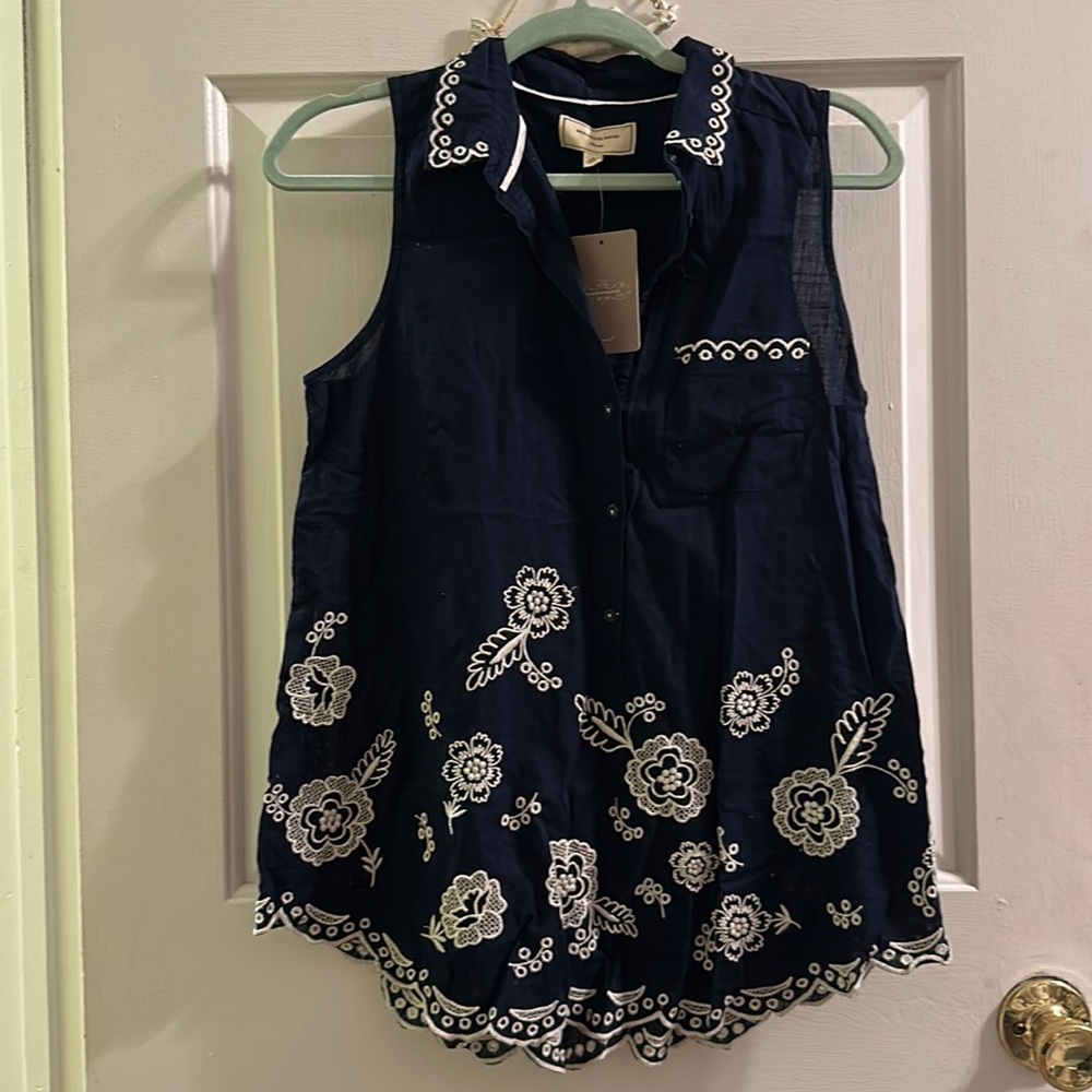 Anthropologie sleeveless embroidered button down blouse